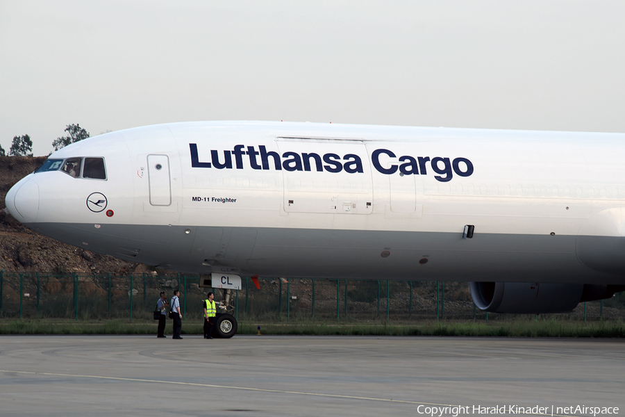 Lufthansa Cargo McDonnell Douglas MD-11F (D-ALCL) | Photo 304586