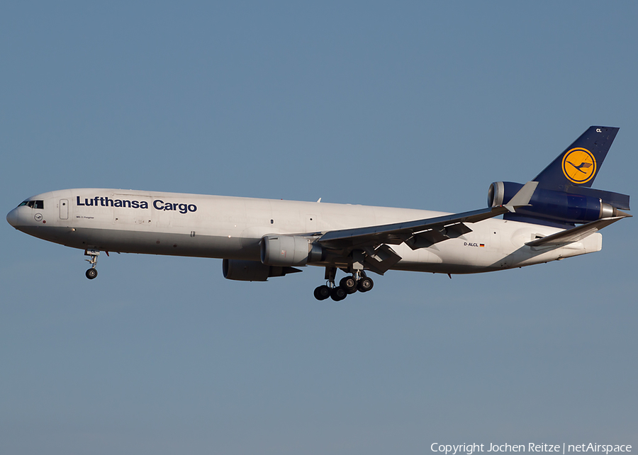 Lufthansa Cargo McDonnell Douglas MD-11F (D-ALCL) | Photo 17843