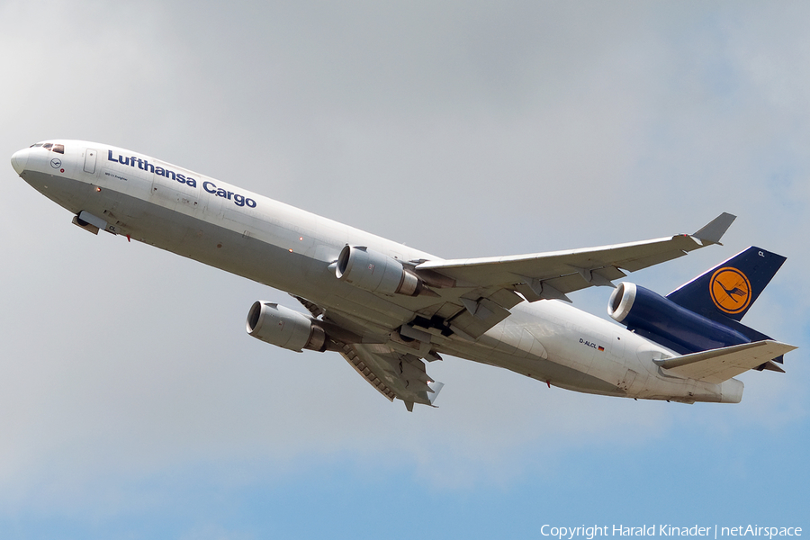 Lufthansa Cargo McDonnell Douglas MD-11F (D-ALCL) | Photo 304042
