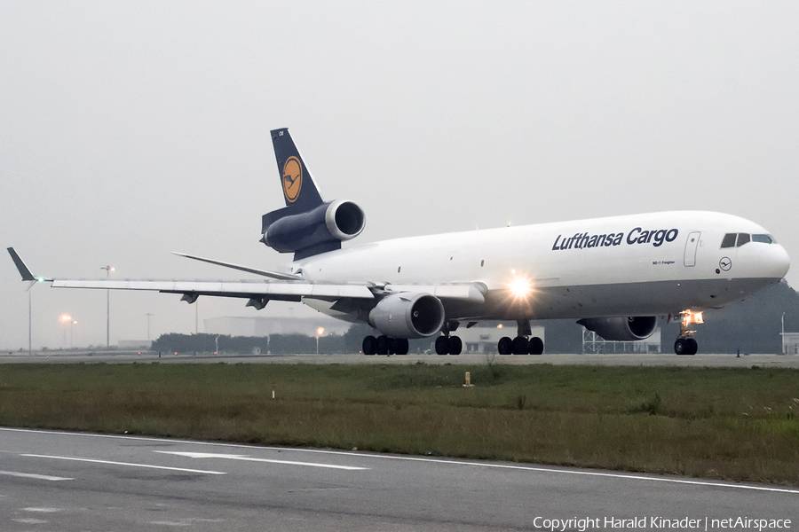 Lufthansa Cargo McDonnell Douglas MD-11F (D-ALCM) | Photo 307059