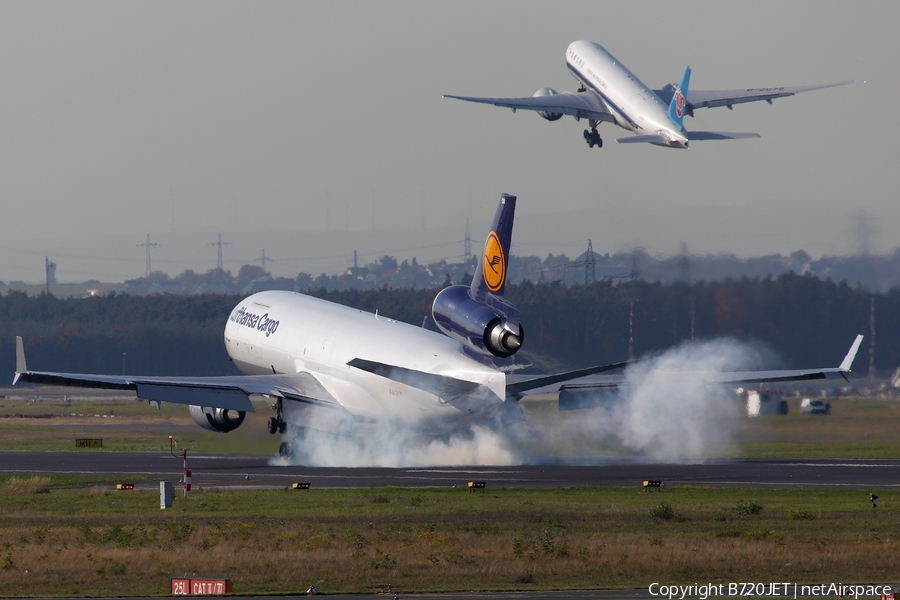 Lufthansa Cargo McDonnell Douglas MD-11F (D-ALCM) | Photo 33329