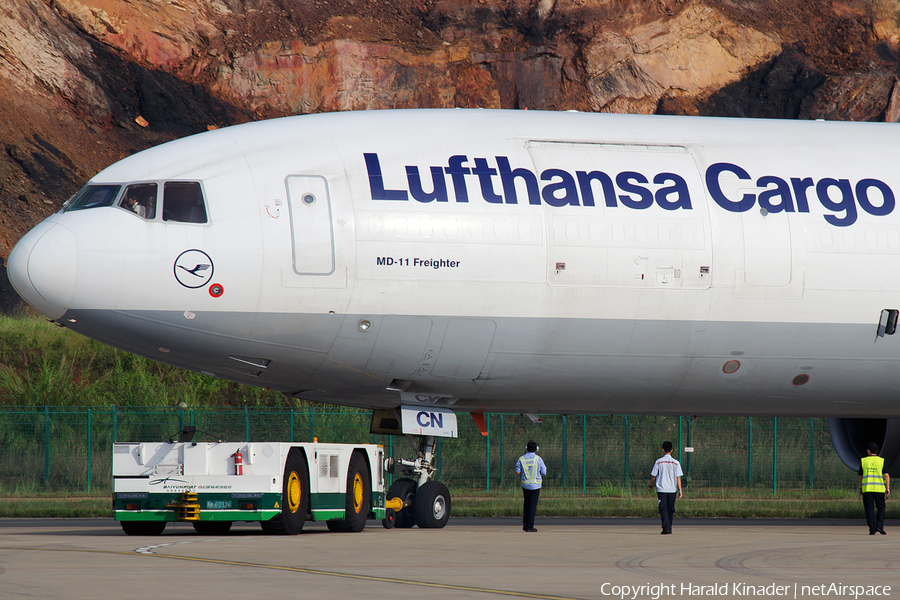Lufthansa Cargo McDonnell Douglas MD-11F (D-ALCN) | Photo 304898