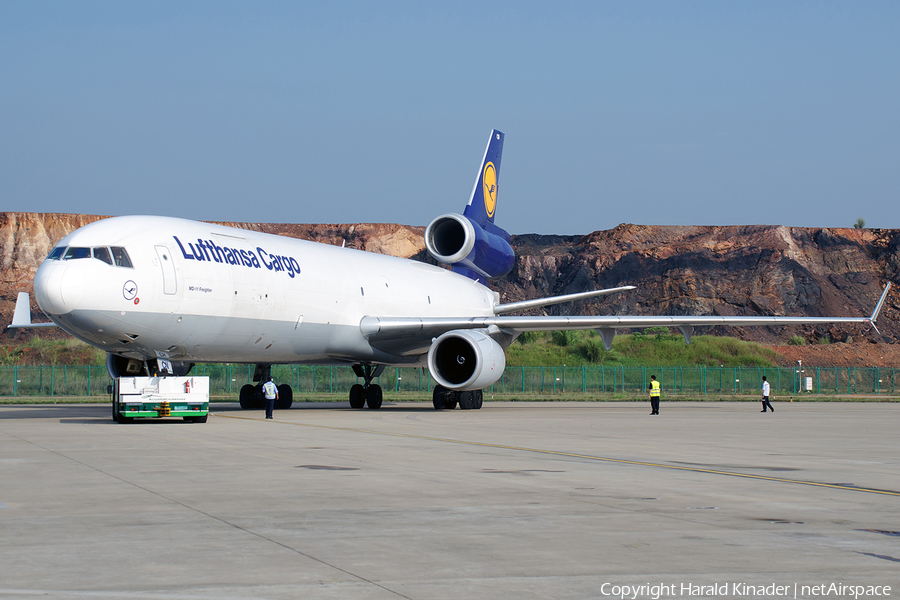 Lufthansa Cargo McDonnell Douglas MD-11F (D-ALCN) | Photo 304900