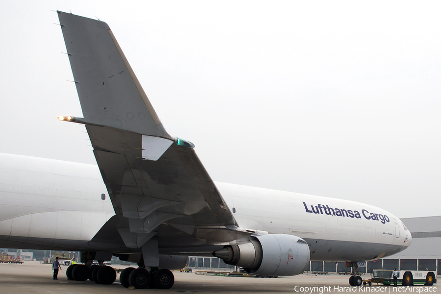 Lufthansa Cargo McDonnell Douglas MD-11F (D-ALCO) | Photo 293948