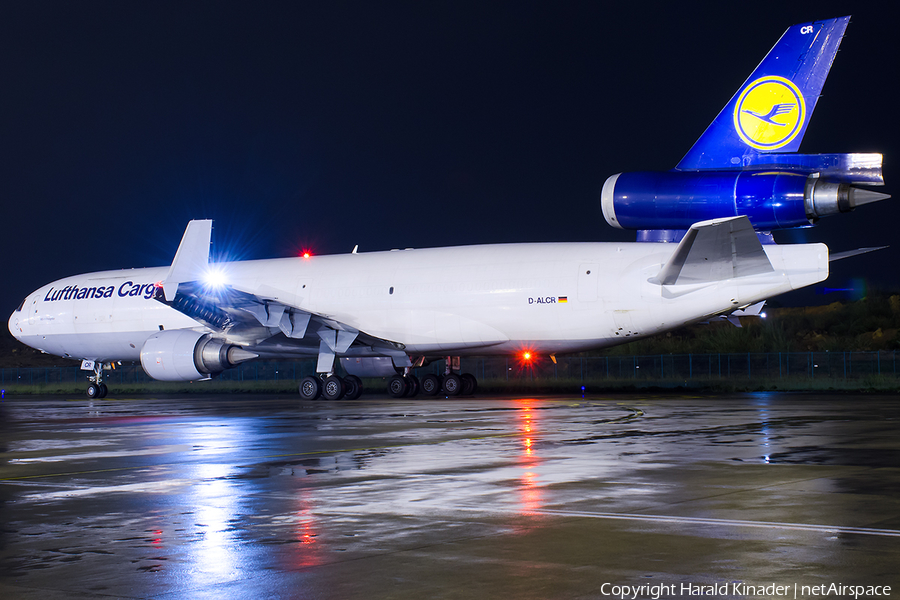 Lufthansa Cargo McDonnell Douglas MD-11F (D-ALCR) | Photo 290817