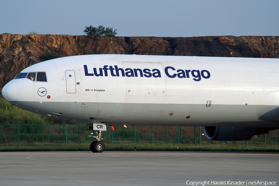 Lufthansa Cargo McDonnell Douglas MD-11F (D-ALCR) | Photo 307089