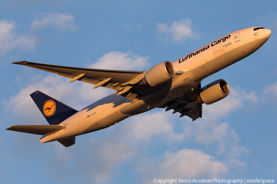 Lufthansa Cargo Boeing 777-FBT (D-ALFA) | Photo 323099