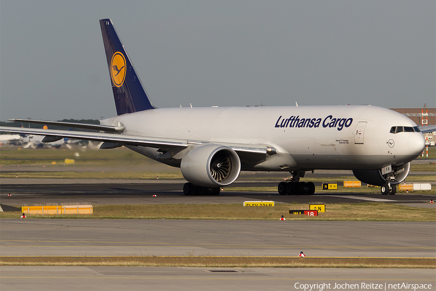 Lufthansa Cargo Boeing 777-FBT (D-ALFA) | Photo 77595