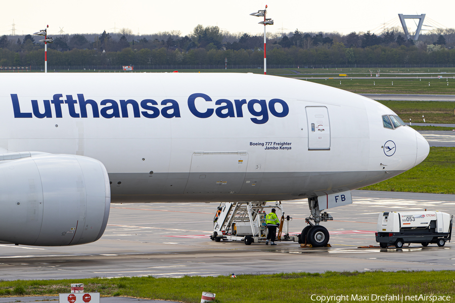 Lufthansa Cargo Boeing 777-FBT (D-ALFB) | Photo 502633