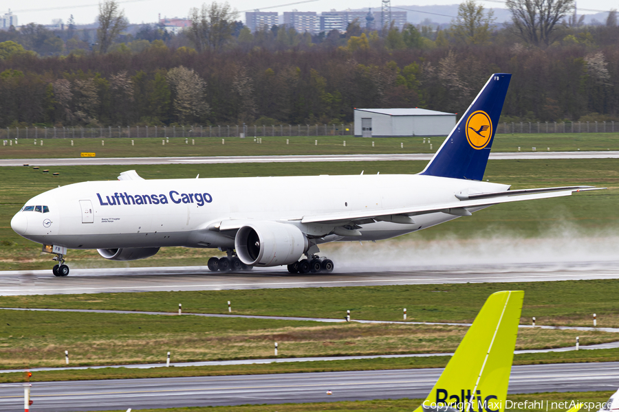 Lufthansa Cargo Boeing 777-FBT (D-ALFB) | Photo 502636