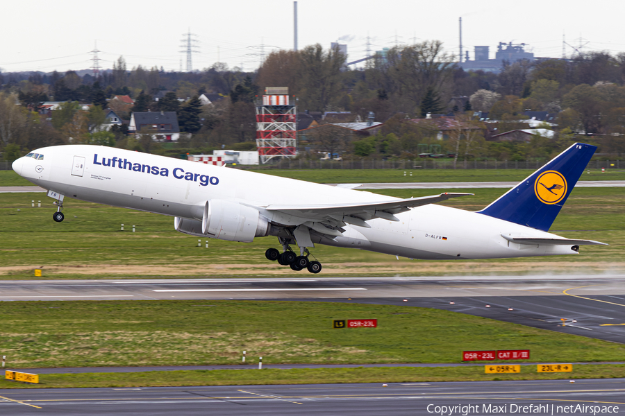 Lufthansa Cargo Boeing 777-FBT (D-ALFB) | Photo 502638