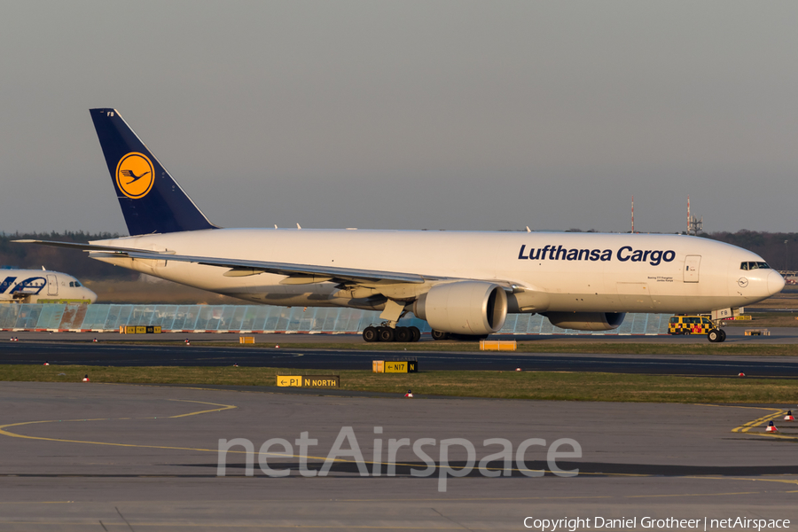 Lufthansa Cargo Boeing 777-FBT (D-ALFB) | Photo 238297