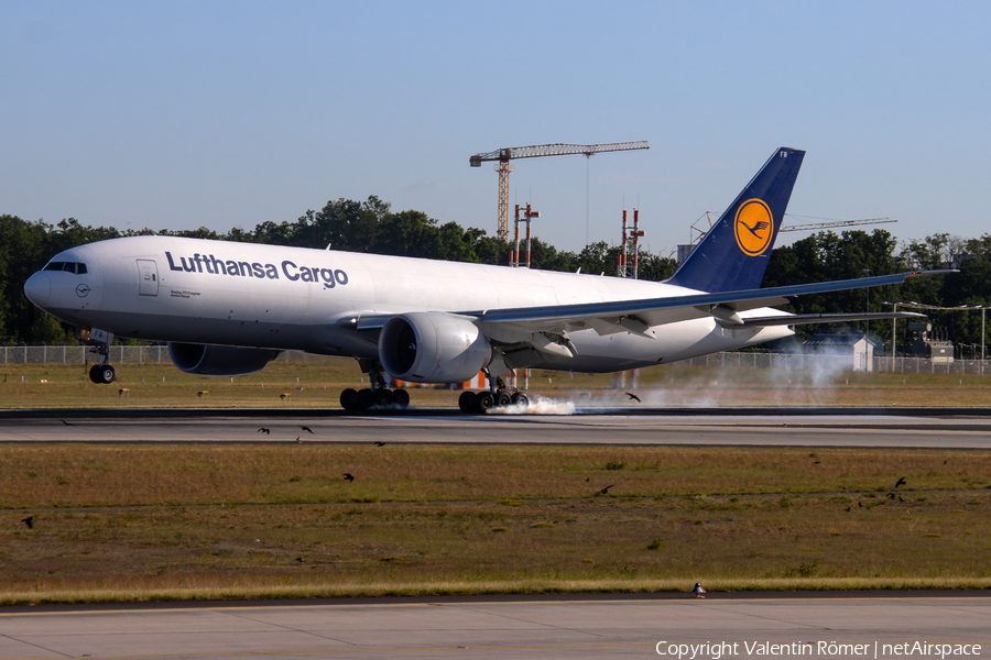 Lufthansa Cargo Boeing 777-FBT (D-ALFB) | Photo 510453