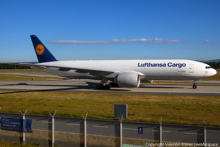Lufthansa Cargo Boeing 777-FBT (D-ALFB) | Photo 510455