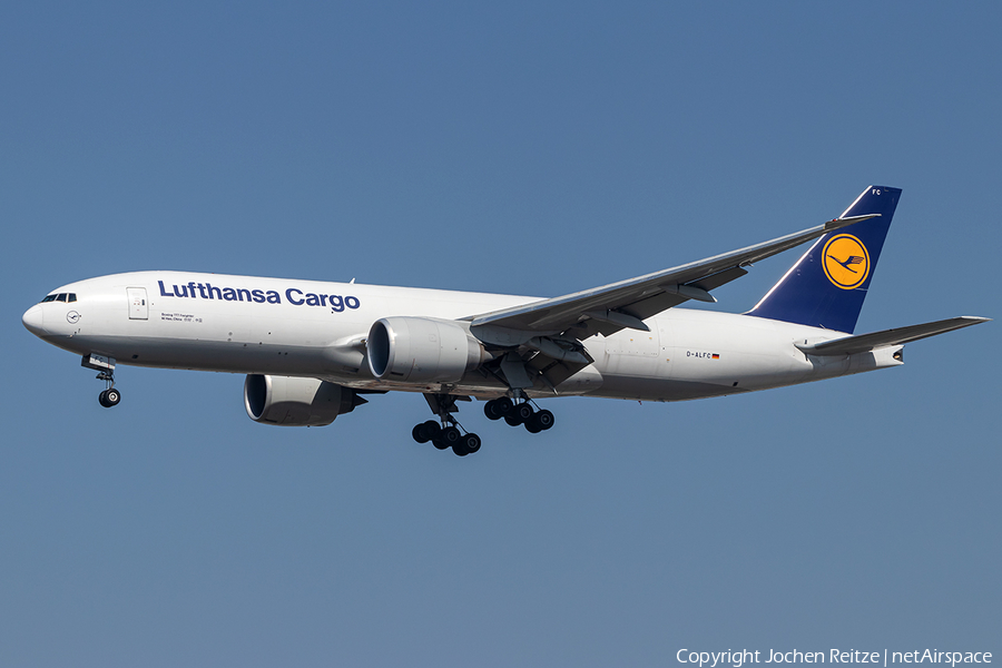 Lufthansa Cargo Boeing 777-FBT (D-ALFC) | Photo 381155