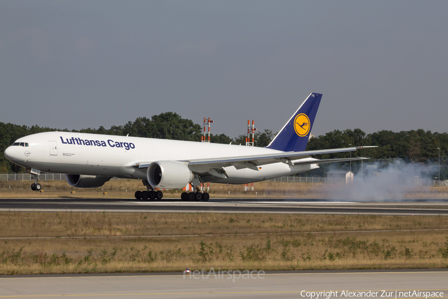 Lufthansa Cargo Boeing 777-FBT (D-ALFE) | Photo 125870