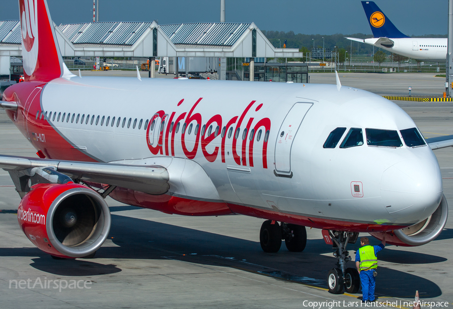 Air Berlin Airbus A320-214 (D-ALTI) | Photo 415133