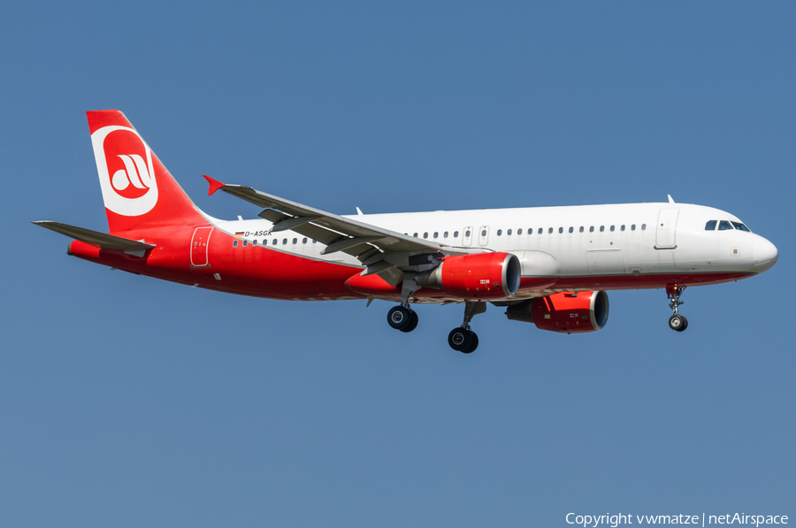Sundair Airbus A320-214 (D-ASGK) | Photo 574826