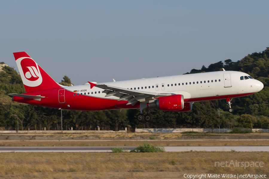 Sundair Airbus A320-214 (D-ASGK) | Photo 397632