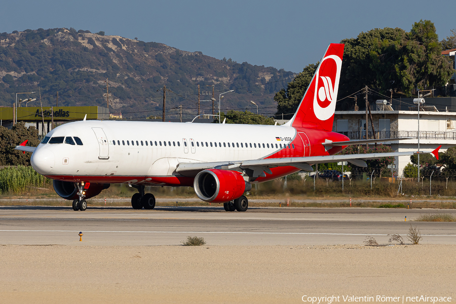 Sundair Airbus A320-214 (D-ASGK) | Photo 636174