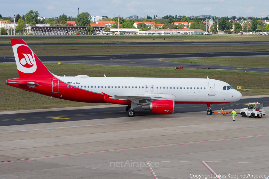 Sundair Airbus A320-214 (D-ASGK) | Photo 318305