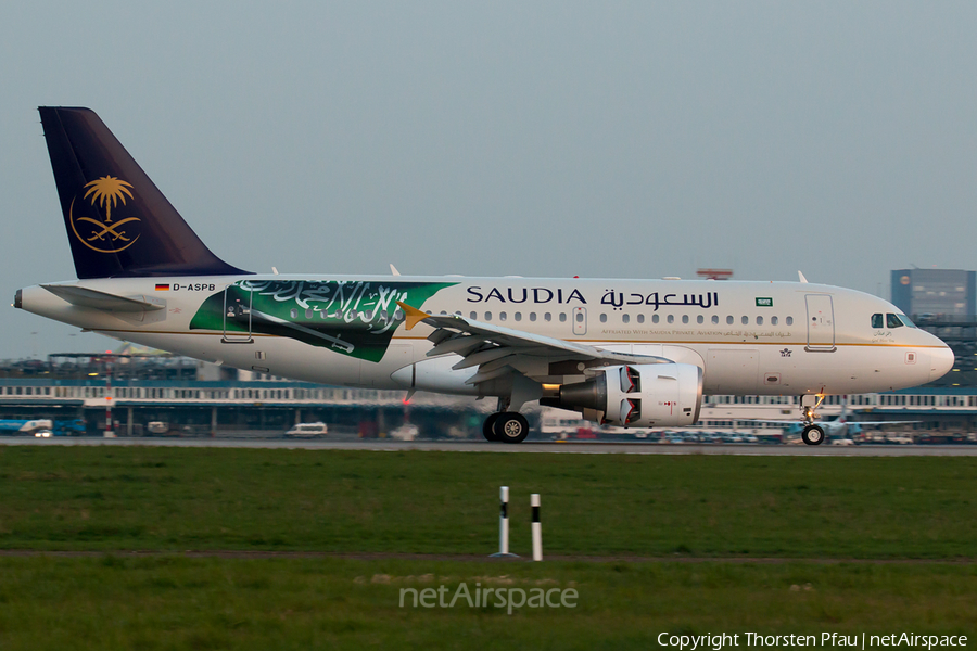 Saudi Arabian Airlines (PrivatAir) Airbus A319-112 (D-ASPB) | Photo 104445