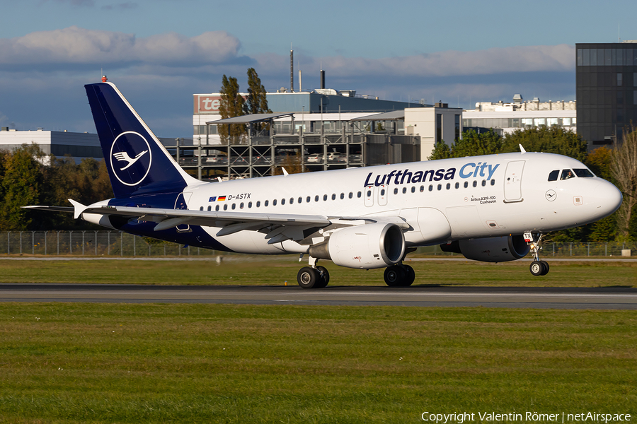 Lufthansa City Airlines Airbus A319-112 (D-ASTX) | Photo 645098