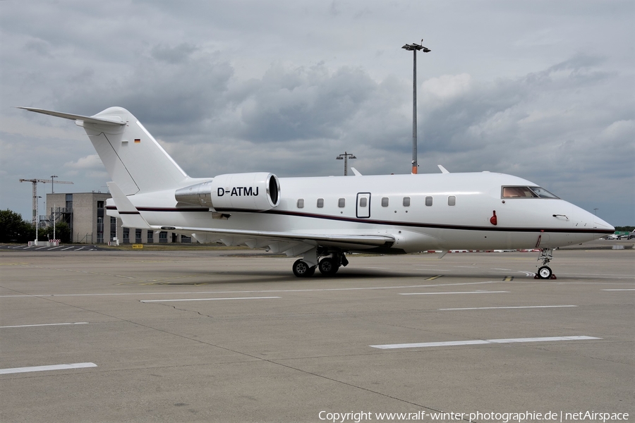 Air Independence Bombardier CL-600-2B16 Challenger 604 (D-ATMJ) | Photo 522359