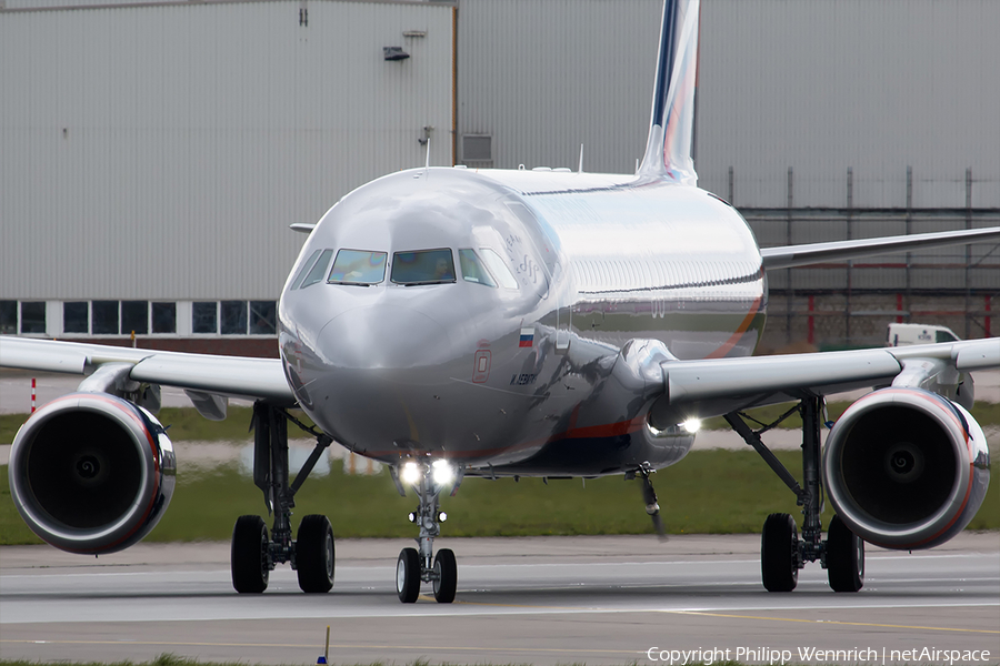 Aeroflot - Russian Airlines Airbus A320-214 (D-AUBJ) | Photo 158040