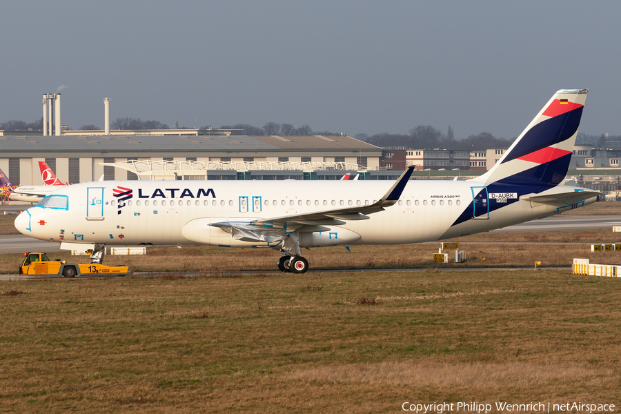 LATAM Airlines Brasil Airbus A320-273N (D-AUBK) | Photo 438353