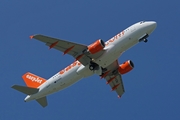 easyJet Airbus A320-214 (D-AUBS) at  Hamburg - Finkenwerder, Germany