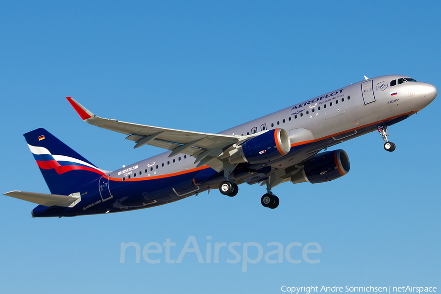 Aeroflot - Russian Airlines Airbus A320-214 (D-AUBZ) | Photo 43327