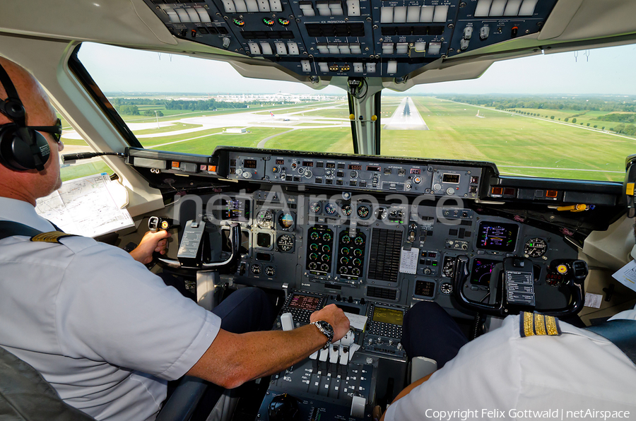 Lufthansa Regional (CityLine) BAe Systems BAe-146-RJ85 (D-AVRR) | Photo 9730