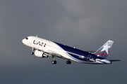 LAN Airlines Airbus A320-214 (D-AVVB) at  Hamburg - Fuhlsbuettel (Helmut Schmidt), Germany