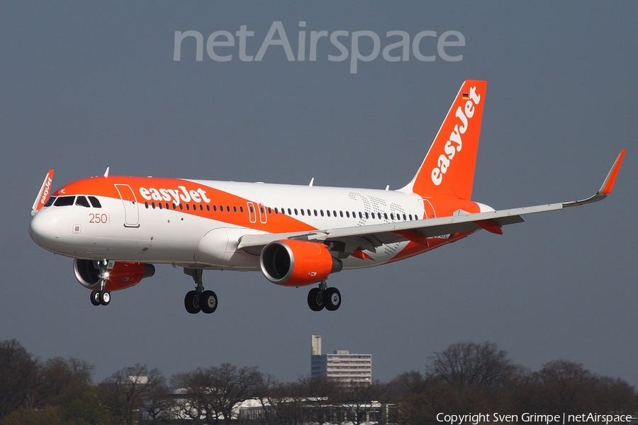 easyJet Airbus A320-214 (D-AVVL) | Photo 74580