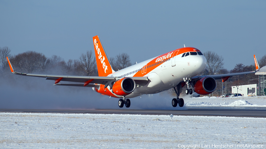 easyJet Airbus A320-214 (D-AVVP) | Photo 434802