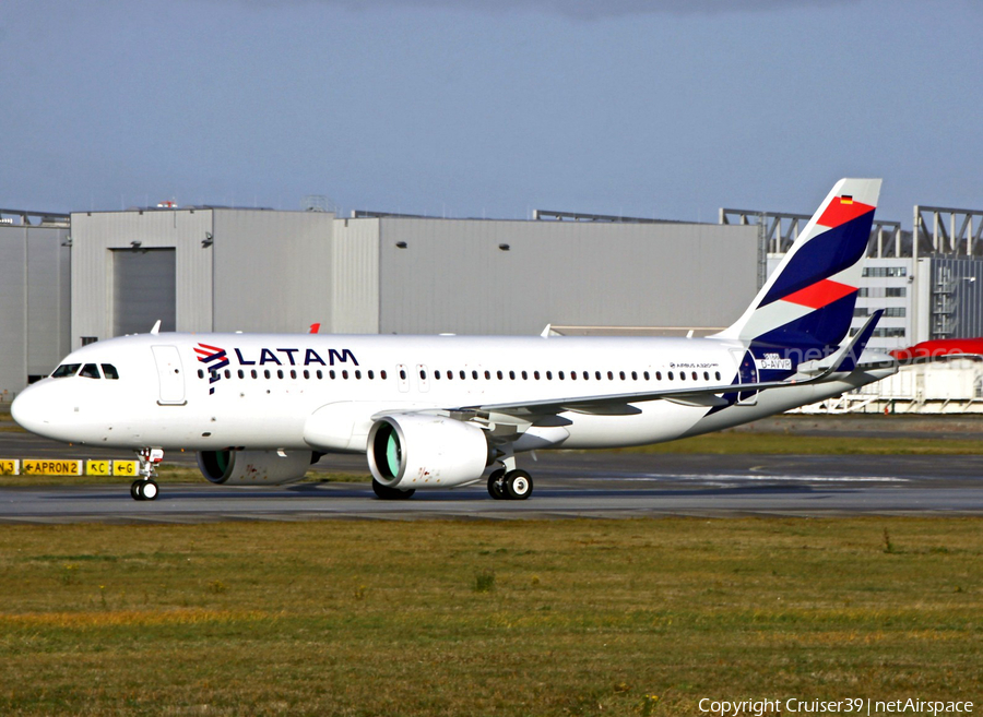 LATAM Airlines Chile Airbus A320-271N (D-AVVR) | Photo 321607