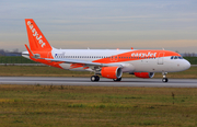 easyJet Airbus A320-214 (D-AVVR) at  Hamburg - Finkenwerder, Germany