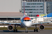 easyJet Airbus A320-214 (D-AVVR) at  Hamburg - Finkenwerder, Germany