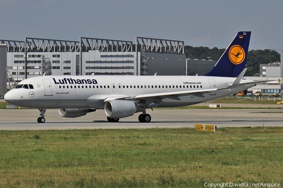 Lufthansa Airbus A320-214 (D-AVVT) | Photo 30231