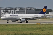 Lufthansa Airbus A320-214 (D-AVVT) at  Hamburg - Finkenwerder, Germany