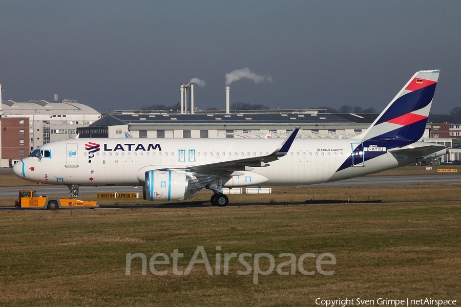 LATAM Airlines Chile Airbus A320-271N (D-AVVU) | Photo 294162