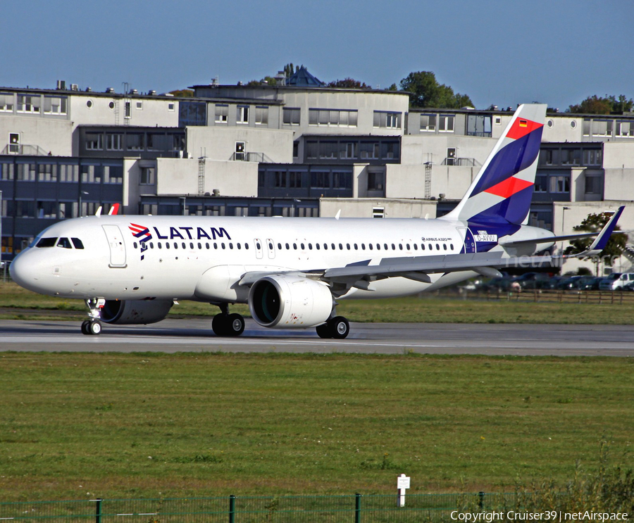 LATAM Airlines Chile Airbus A320-271N (D-AVVU) | Photo 379797