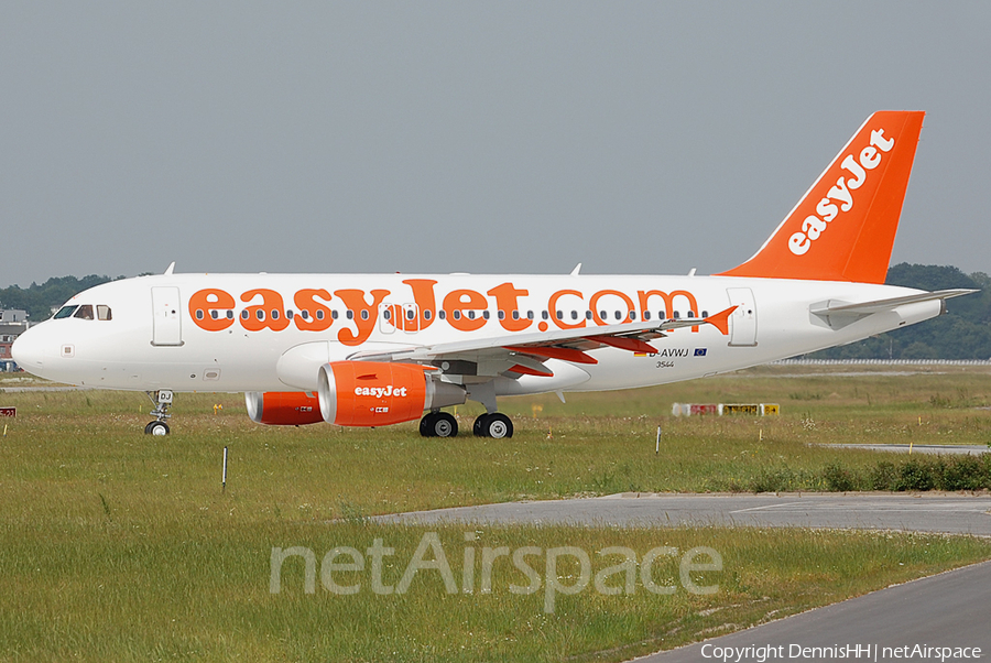 easyJet Airbus A319-111 (D-AVWJ) | Photo 398282