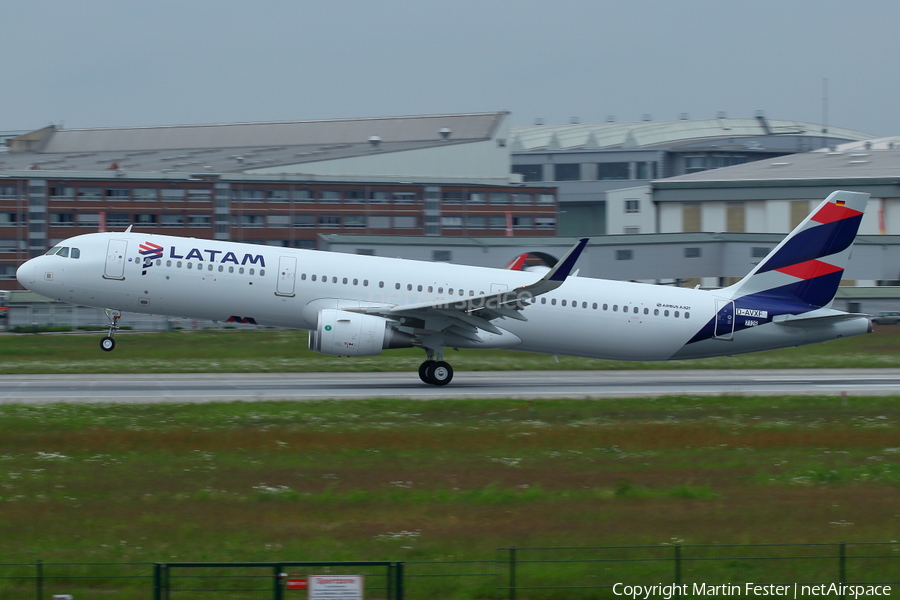 LATAM Airlines Chile Airbus A321-211 (D-AVXF) | Photo 108976