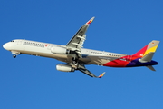 Asiana Airlines Airbus A321-231 (D-AVXG) at  Hamburg - Finkenwerder, Germany