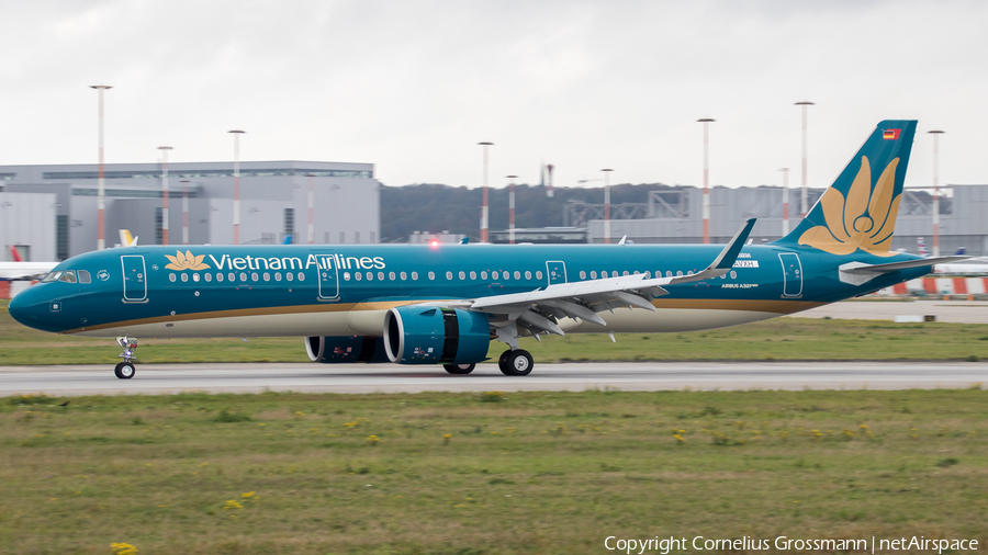 Vietnam Airlines Airbus A321-272N (D-AVXH) | Photo 421129