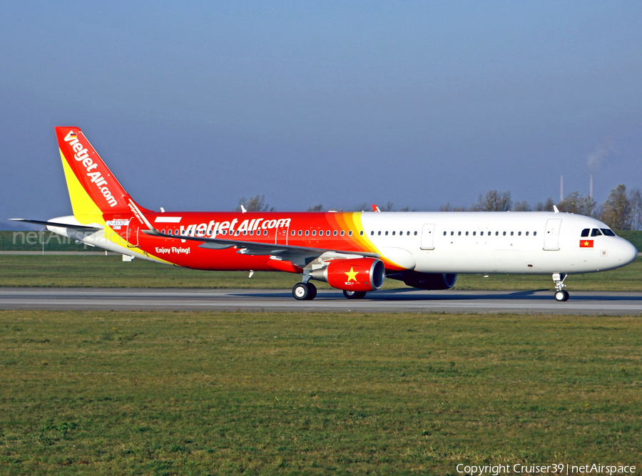 VietJet Air Airbus A321-211 (D-AVXO) | Photo 321591