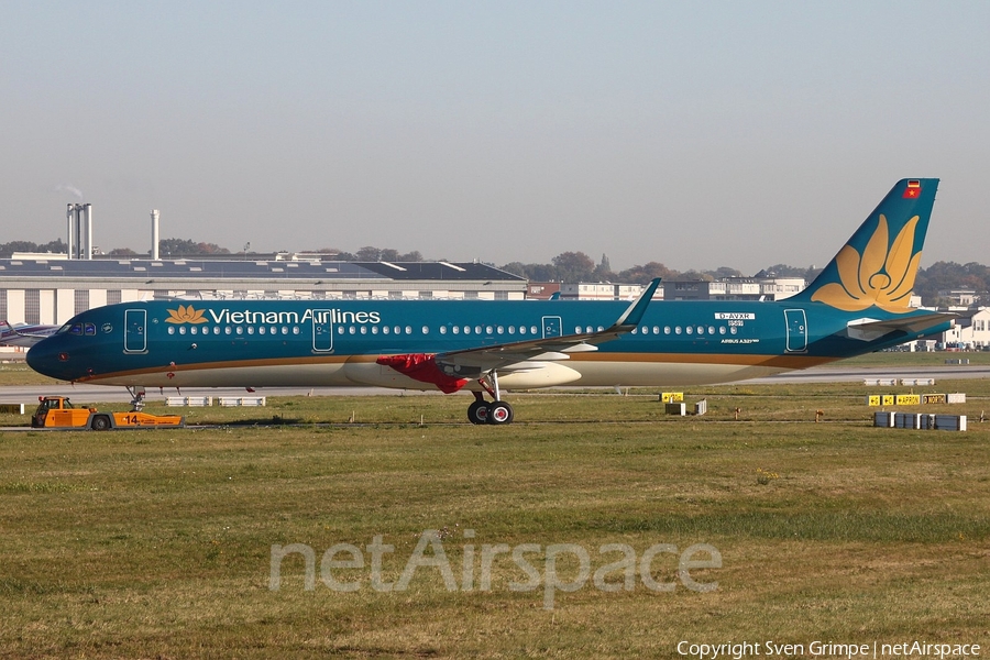 Vietnam Airlines Airbus A321-272N (D-AVXR) | Photo 269605