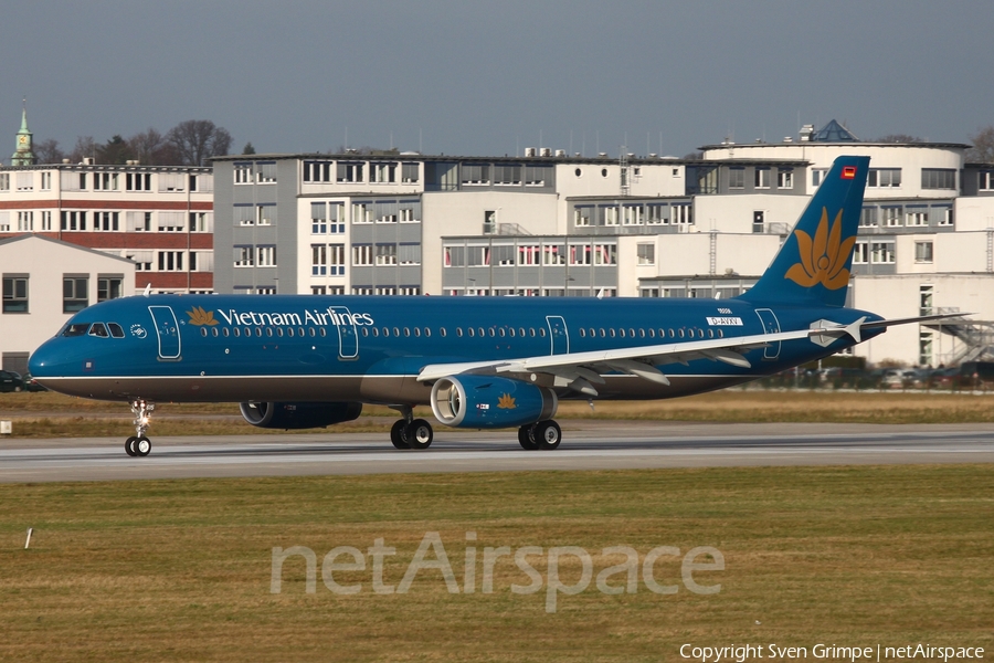 Vietnam Airlines Airbus A321-231 (D-AVXV) | Photo 430077